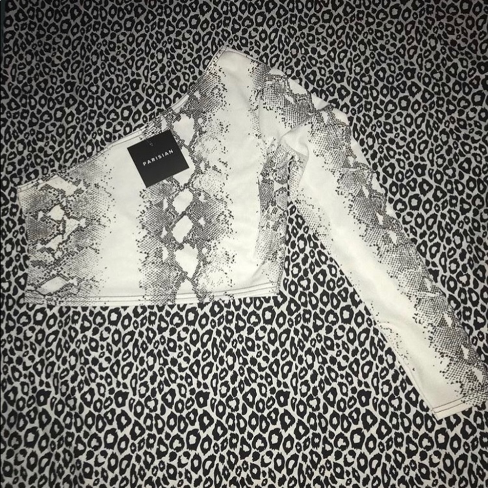 snake crop with one sleeve 🐍